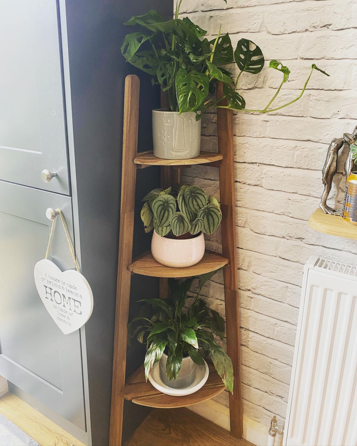 corner plant stand